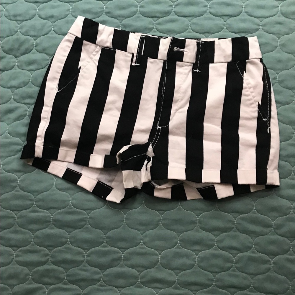 American Eagle black and white striped shorts